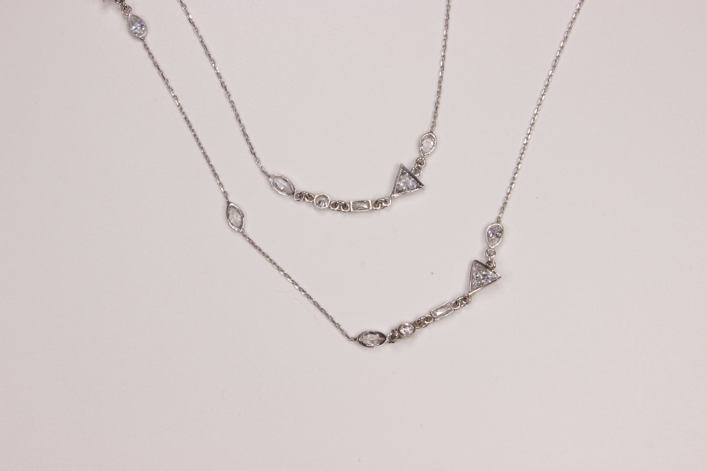LONG LAYERING TRIANGLE CHAIN